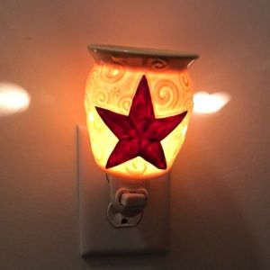 ❌sold❌Scentsy Barn Star Plug In ❌sold❌